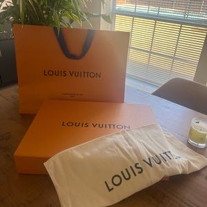 Louis Vuitton Box, dust bag, ribbon and bag.